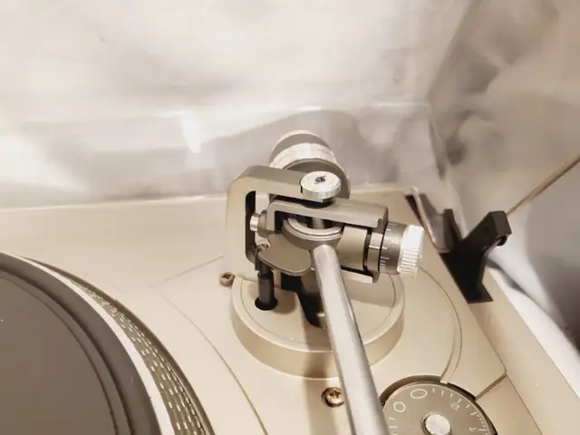 vintage dual CS-508 turntable record player in Stereo Systems & Home Theatre in Mississauga / Peel Region - Image 6