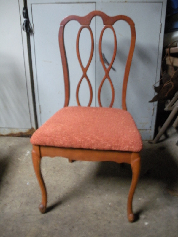 Four Solid  Kitchen Chairs / Four solid Cherry Wood  Chairs in Chairs & Recliners in Stratford - Image 4