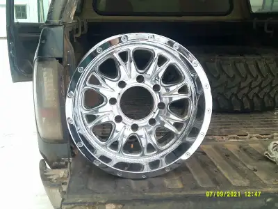 Ford 8 bolt rim. $ 200 obo. Has pressure sensor. Is 11 inches wide from outer lip to lip . Like new....