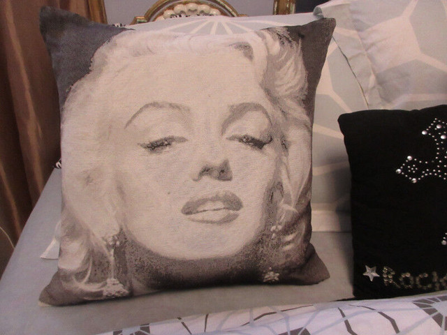 Down Filled Marilyn Monroe Pillow in Home Décor & Accents in Oshawa / Durham Region