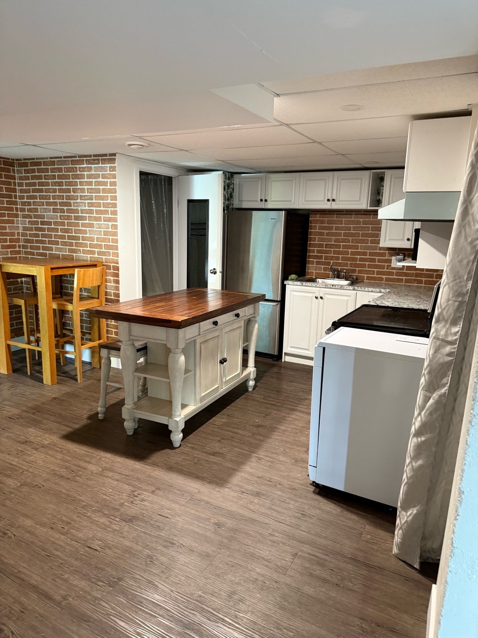 1 bedroom large walkout basement suite pet friendly 5