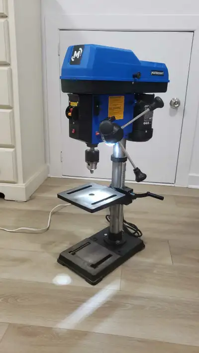Drill press 10" with light, Perceuse à colonne 10" avec lumiere, View more