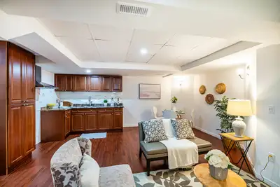 Cozy one bedroom apartment in great north Oshawa neighbourhood. Separate bedroom has French doors an...