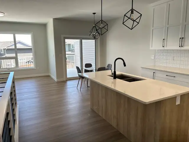 SYLVAN LAKE AB. NEW WALKOUT DUPLEX ON HUGE LOT IN 45+ CLOSE63782602080131122