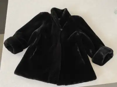 Manteau d'hiver en fausse fourrure, View more