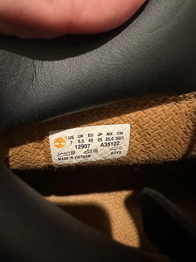 Women’s 7 timberlands in Women's - Shoes in City of Toronto - Image 5