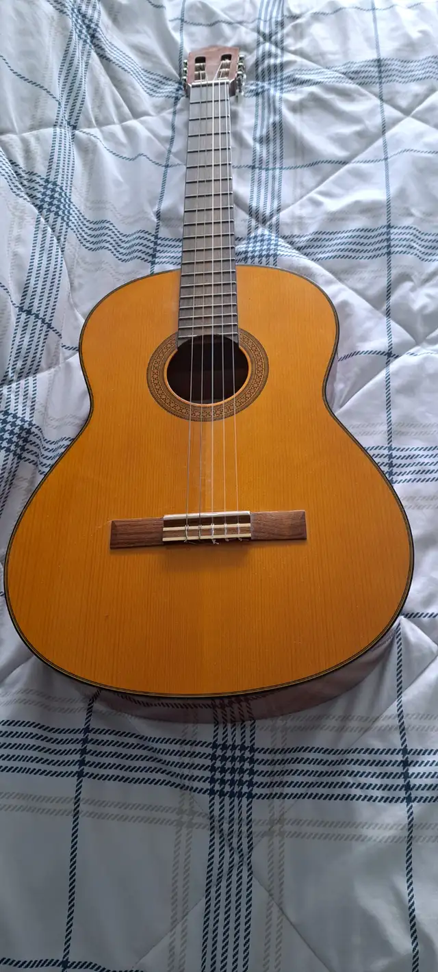 Yamaha CG142S Solid Spruce Top Classical Guitar in Guitars in Markham / York Region - Image 2