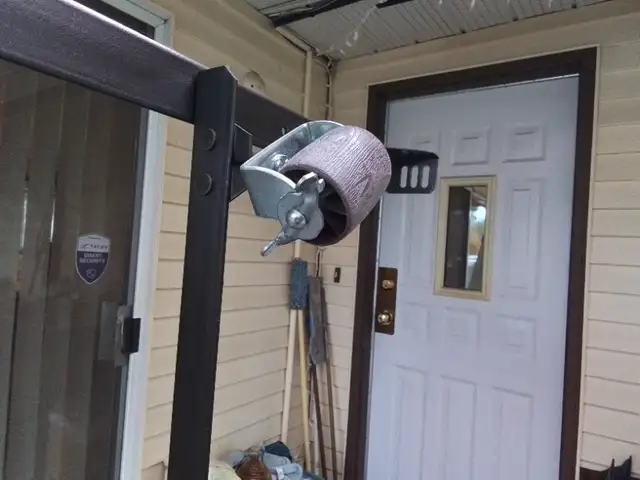 Steel bed frame for queen bed in Beds & Mattresses in Delta/Surrey/Langley - Image 3