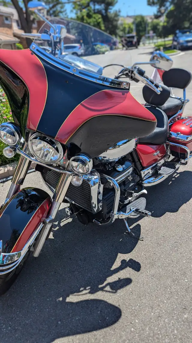 2014 Triumph Rocket III Touring in Touring in City of Toronto - Image 4