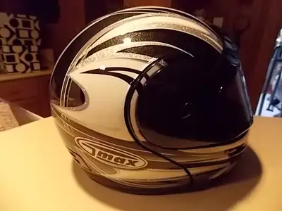 G Max snowmobile helmet never worn. Size Medium, comes with carry bag.