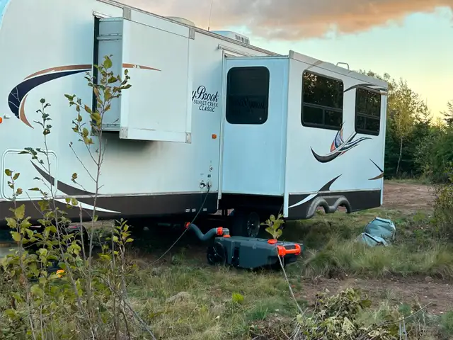2012 travel trailer, Sunnybrook Sunset Creek in Travel Trailers & Campers in New Glasgow - Image 2