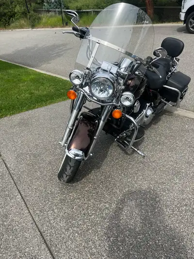 2009 Roadking Classic 6sp, abs with cruise control, saddlebags and sissy bar. Excellent shape with o...