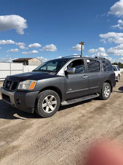 V8 engine Remote starter, keyless entry Seats 7 Fully loaded. Leather, heated seats Aux, cd Heat and...