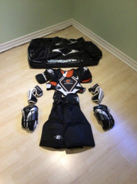 BRAND NEW HOCKEY GEAR AND BAG JUNIOR