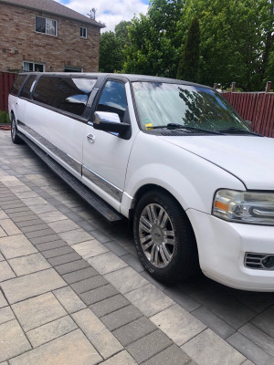 2007 Lincoln Navigator w/Limousine Pkg