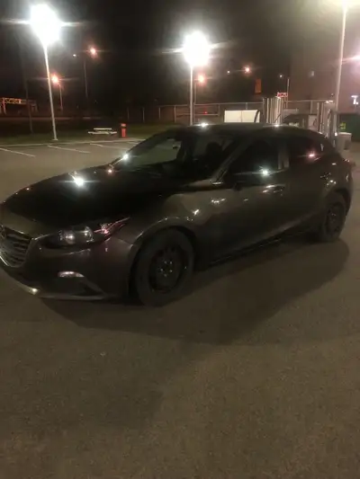 Mazda 3 hatchback 2015 automatique moteur 2.0L avec 227000km roule très bien mais besoin de petites...
