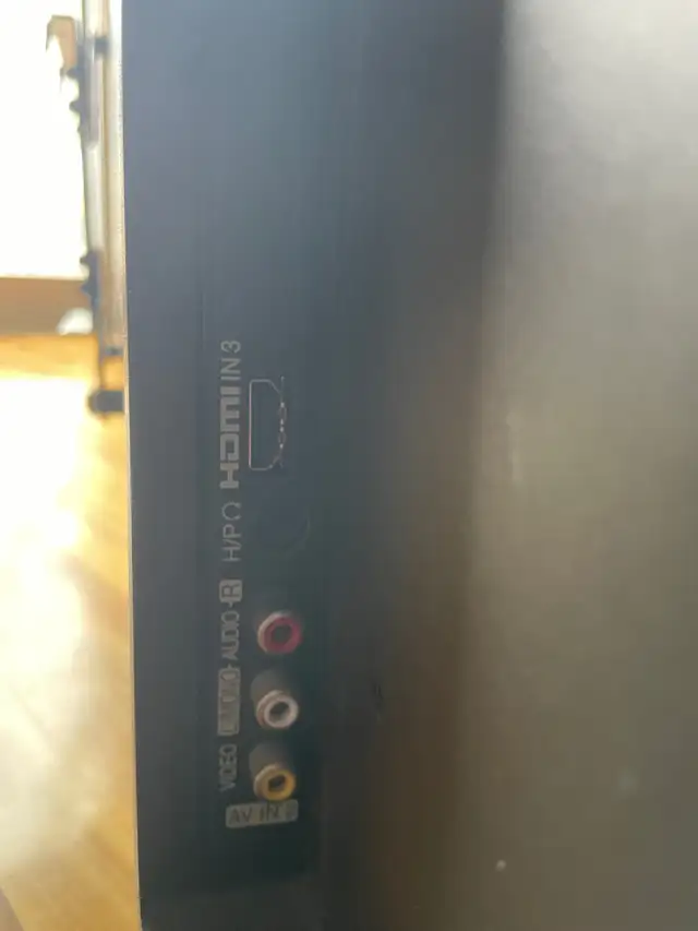 37” LCD tv in General Electronics in City of Montréal - Image 4