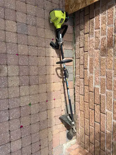 nice unit runs fine. Power head with trimmer end. Can put other attachments on it.