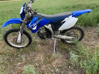 2008 Yamaha Dirtbike. Cylinder and valves redone 80hrs ago. New start switch, new battery, new tires...