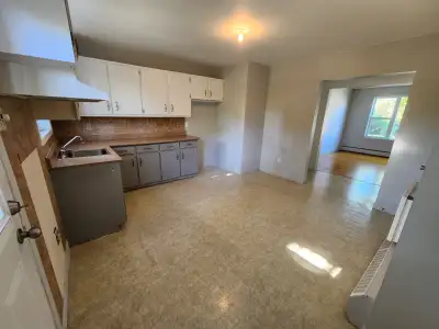 À louer - 4 1/2 - Victoriaville Disponible 1er août Au 1er étage Dans un 6 logements Endroit tranqui...