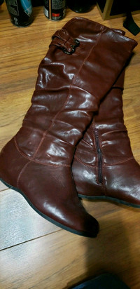 Womans size 8 boots