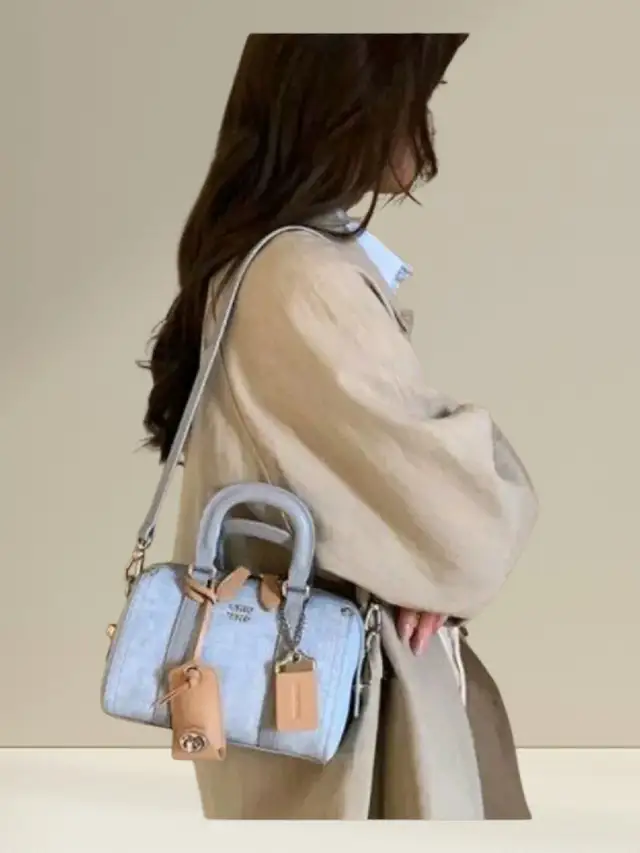 beautiful blue denim bag in Bags & Luggage in Mississauga / Peel Region - Image 3
