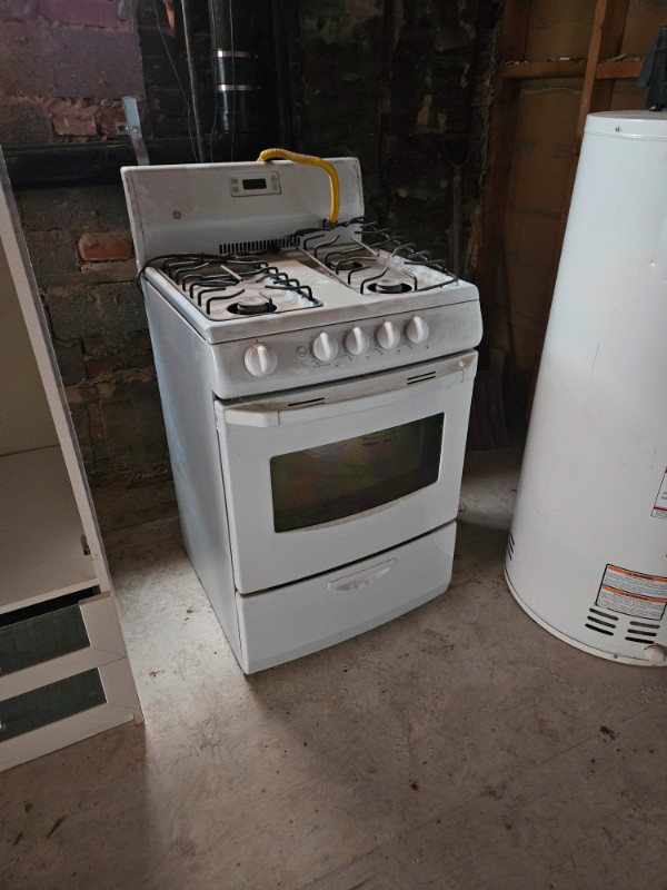 Appliances clearout (stoves + fridges) in Stoves, Ovens & Ranges in City of Toronto - Image 2