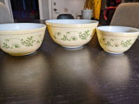 Vintage Pyrex Shenandoah mixing bowl set