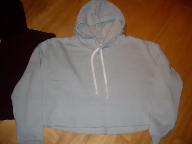 Hoodies crop top Neuf Médium 12 ans - 14 ans adolescente in Kids & Youth in Longueuil / South Shore - Image 2