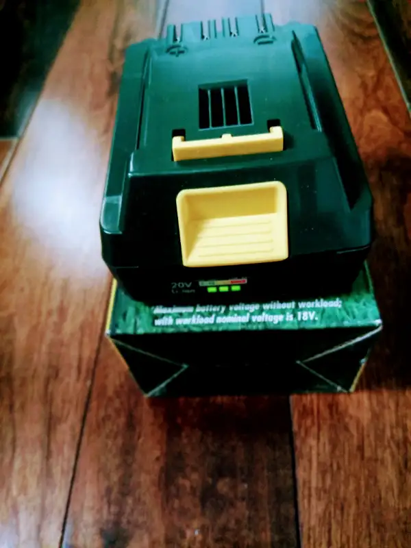 Yardworks Replacement 20V 2Ah Lithium Ion Battery Pack in Lawnmowers & Leaf Blowers in Mississauga / Peel Region - Image 5