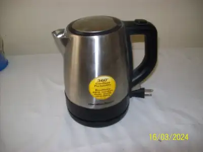 here i,m selling a Cordless Tea Kettle for the low price of $25.00 (All sales are final )