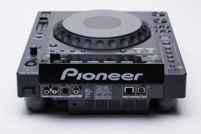 Pioneer CDJ-900 Professional multi player w/ cables in General Electronics in Longueuil / South Shore - Image 5