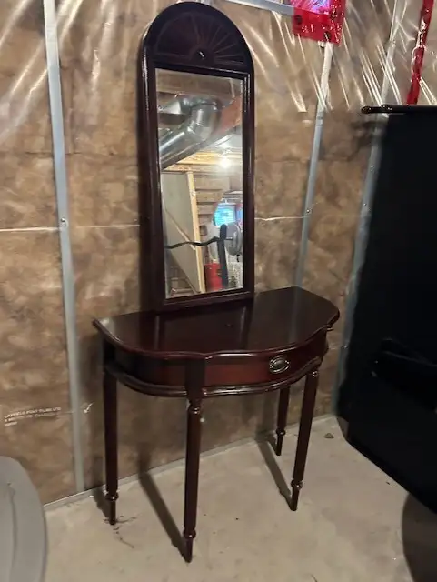 Accent Hall Table and Mirror in Other Tables in Grande Prairie - Image 2