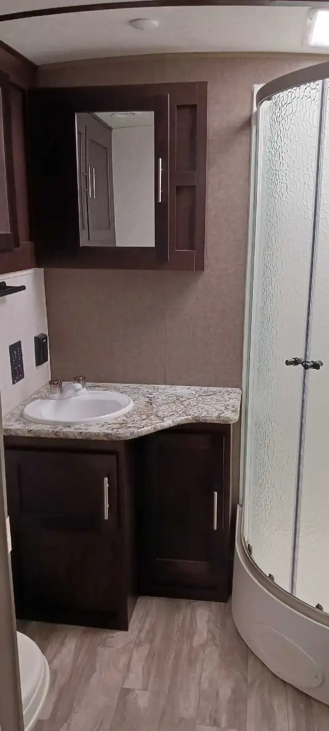 2019 Surveyor 28ft. in Travel Trailers & Campers in Campbell River - Image 6