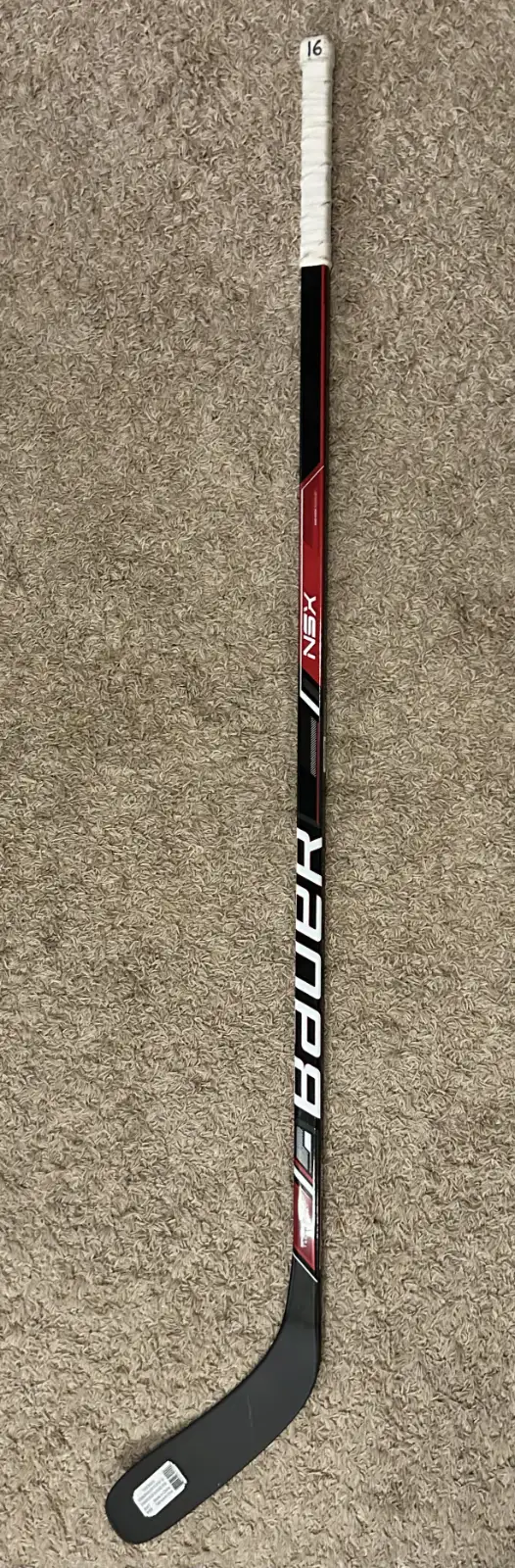 Bauer RH S18 NSX grip intermediate 60 composite hockey stick in Hockey in Oshawa / Durham Region - Image 2