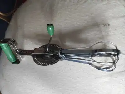 Mixette  batteau d' oeufs manuel  Androck vintage 1940  20$ shaw, View more