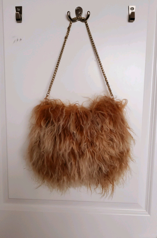 Genuine Fur Shoulder Bag in Women's - Bags & Wallets in Markham / York Region - Image 3