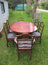 Table et chaises de cuisine / Kitchen table and chairs