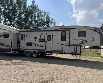 2014 Forest River Sabre 36 Q-BK7. Large outdoor kitchen.Air ride 5th wheel hitch.4 slides. 3 bunks i...