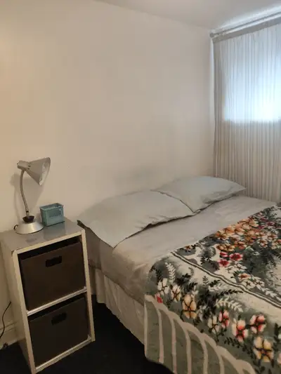 La colocation est minimum 2 mois ou plus. Vous serez en colocation avec 2 autres jeunes étudiants (â...