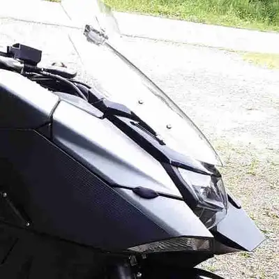 Découvrez cette Honda NM4 2015, une moto de collection au style futuriste. Sur un cadre de 750 cc. A...