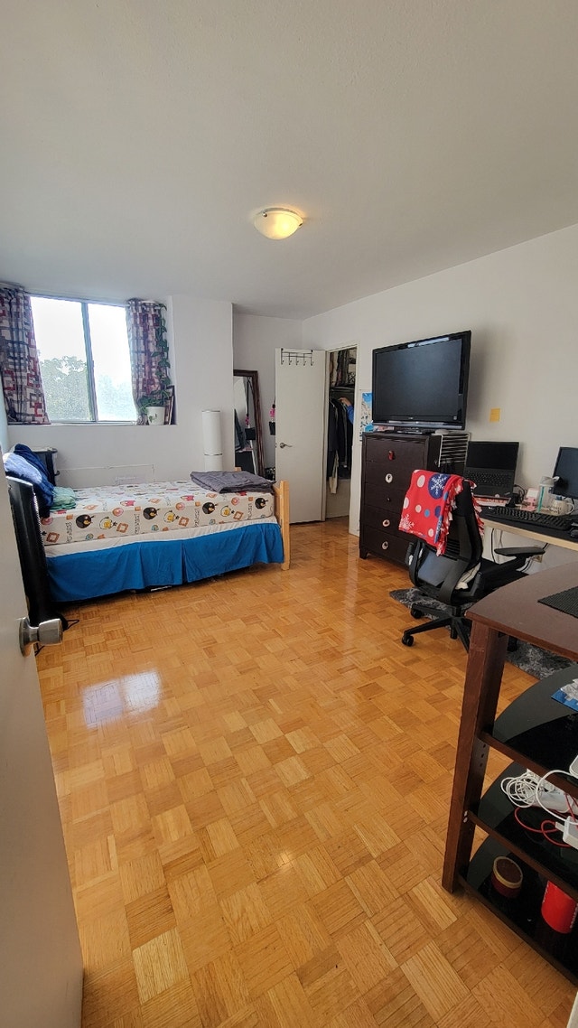Private Room for rent in Apartment with Etobicoke Creek view Room