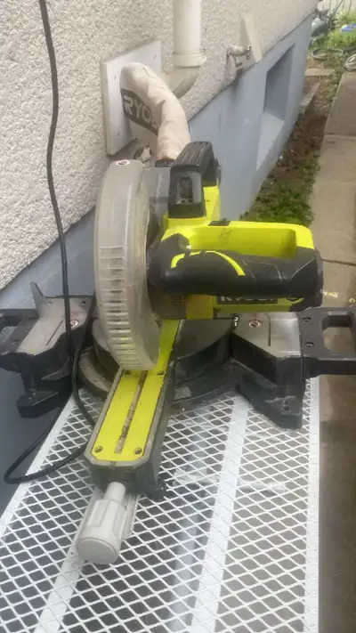 This Ryobi TSS702 7-1/4 inch miter saw is a reliable, pre-owned power tool ready to tackle your next...