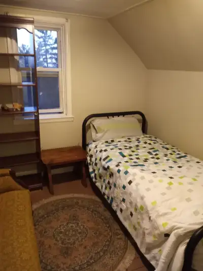 SMALL FURNISHED ROOM FOR RENT 5 MINUTES FROM DOWNTOWN HUNTSVILLE
