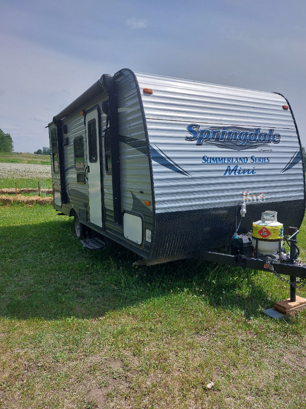 2017 Summerland 1750RD Holiday Trailer Travel Trailers & Campers