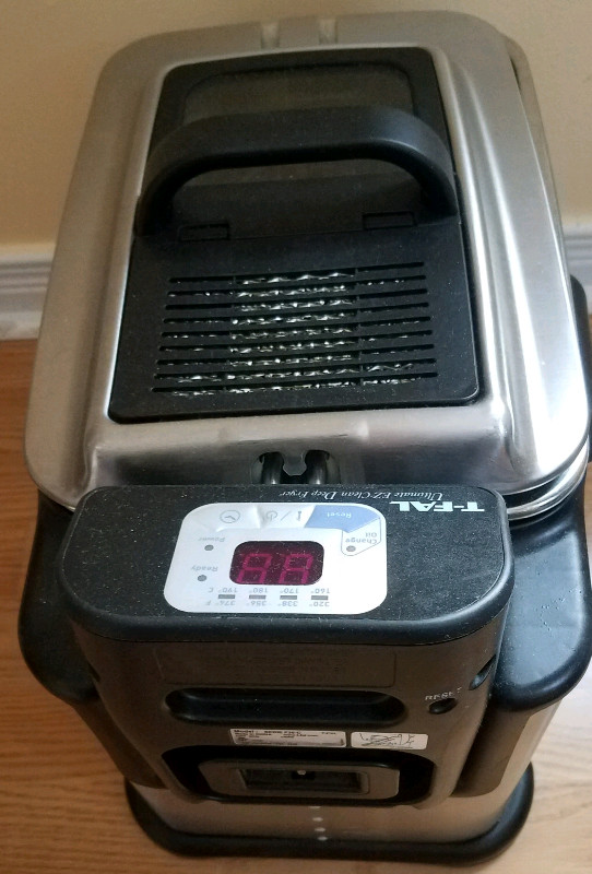 T-Fal ultimate EZ clean deep fryer & Outdoor Folding Table in Other in Oshawa / Durham Region