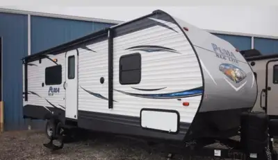 Je vends ma roulotte PUMA XLE LITE POLOMINO 2018, une option parfaite pour les familles ou les coupl...