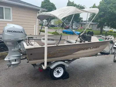 1995. Motor has been upgraded to 2018 Honda 40. Goes 32 mph. Garmin nav motor guide wireless trollin...