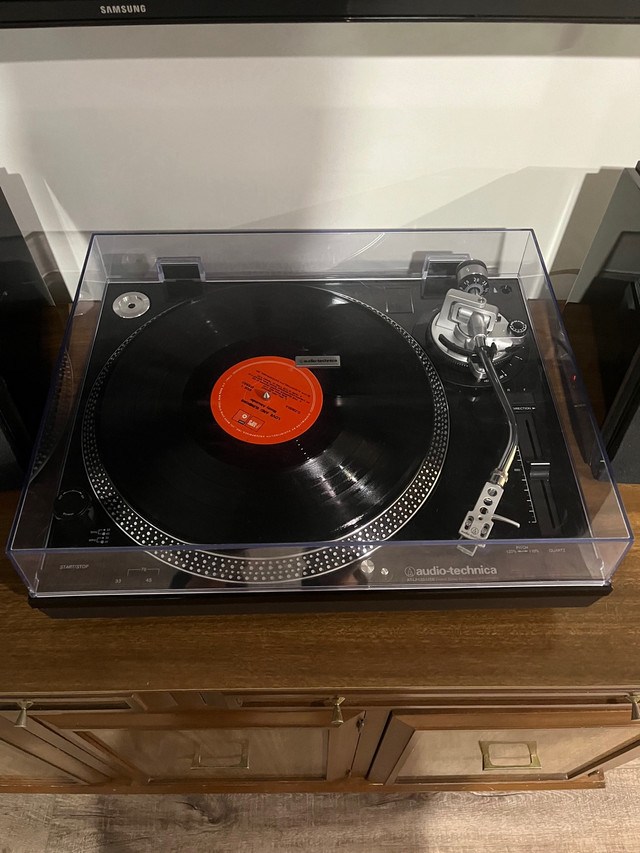 Audio Technica AT-LP120 Record Player in Stereo Systems & Home Theatre in Chatham-Kent - Image 2