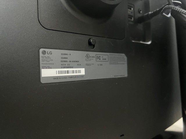 LG Ultrafine 32” Ergo Monitor in Monitors in City of Toronto - Image 3